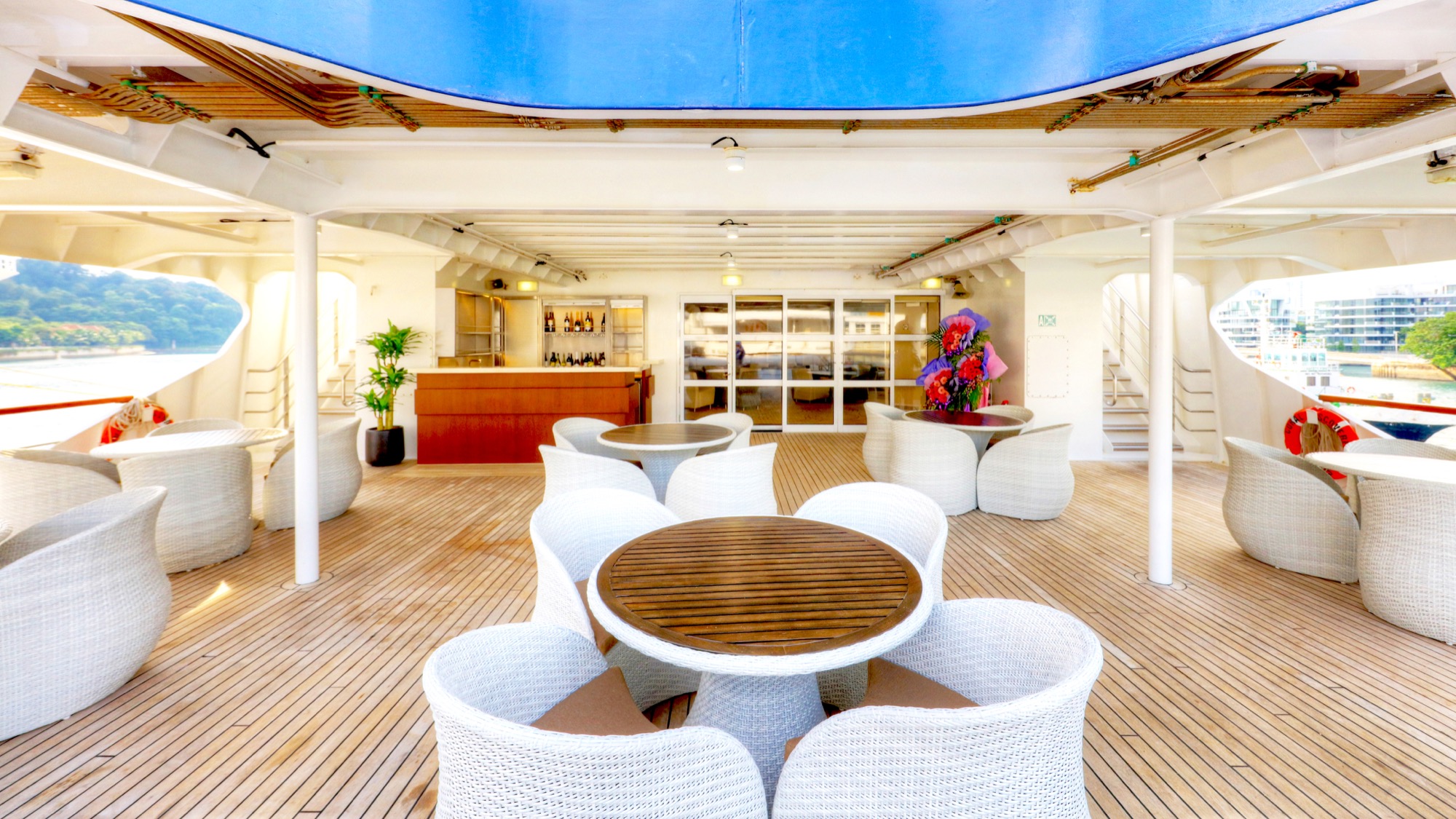 Coral Expeditions Coral Discoverer - Bridge Deck Bar.jpg